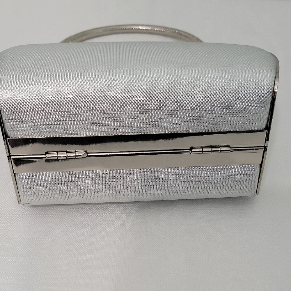 unbranded this elegant